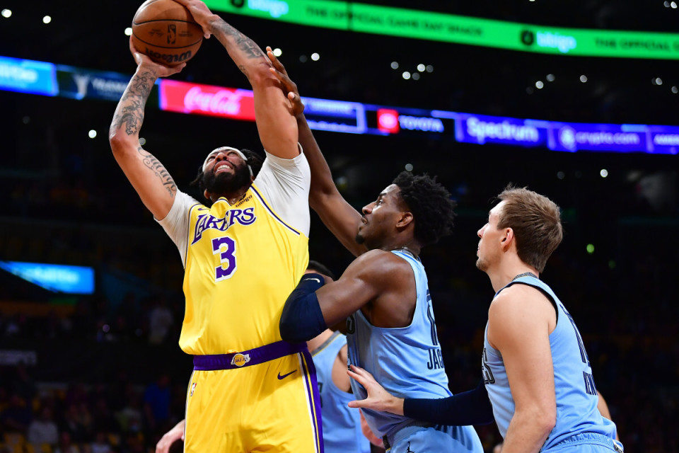 纽卡斯尔发布备战花絮，今晚遗憾出局，德甲任务艰巨，更衣室氛围转暖