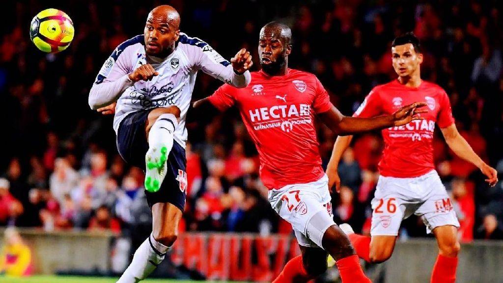 关于赛前法国杯焦点战；皇家社会临场应变；更衣室稳定；轮换策略成焦点的信息